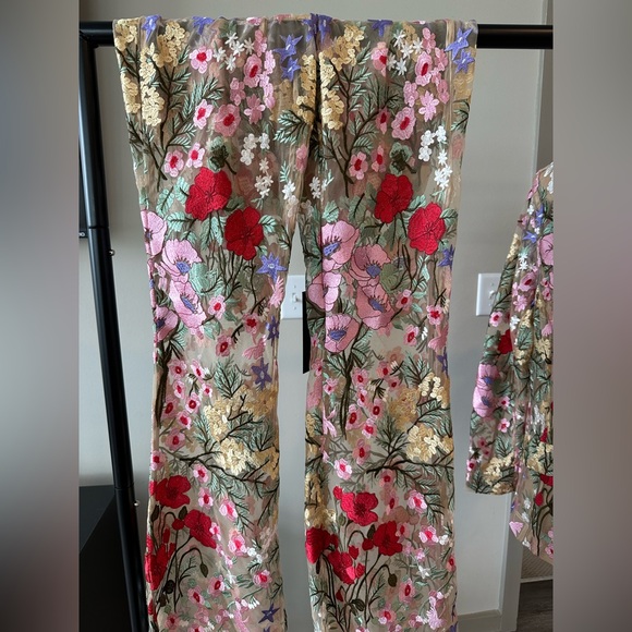 Sheer floral embroidered pantsuit - Picture 2 of 3